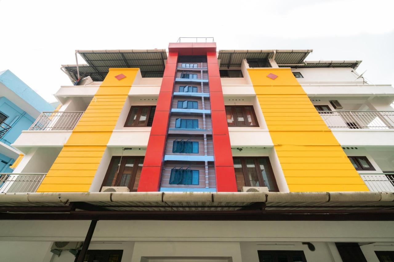 Oyo Home 49697 Aj Apartments Kochi Bagian luar foto
