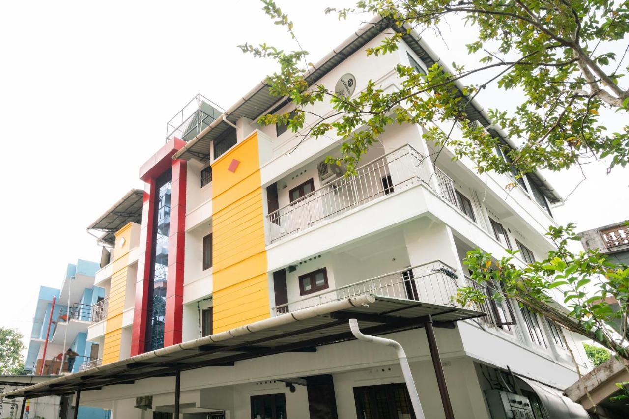 Oyo Home 49697 Aj Apartments Kochi Bagian luar foto